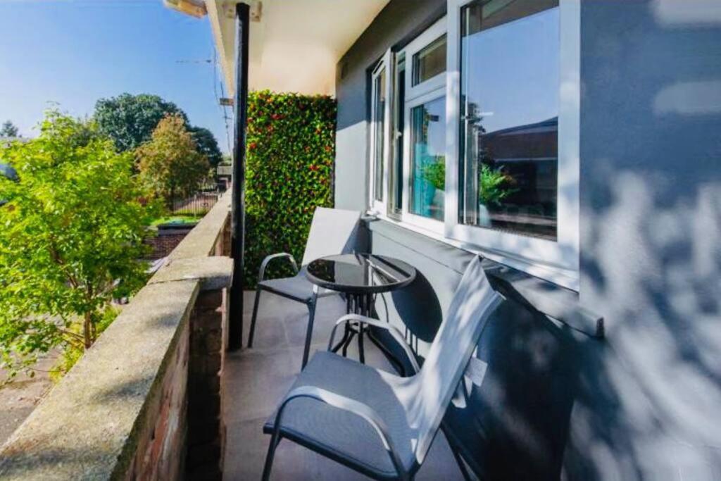 Apartemen Lovely One Bed With Free Parking *